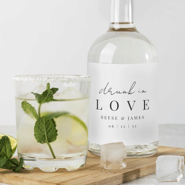 Modern minimalistisk "Drunk in Kärlek" Bröllop Spritflaskor Etikett (Skapare uppladdad)
