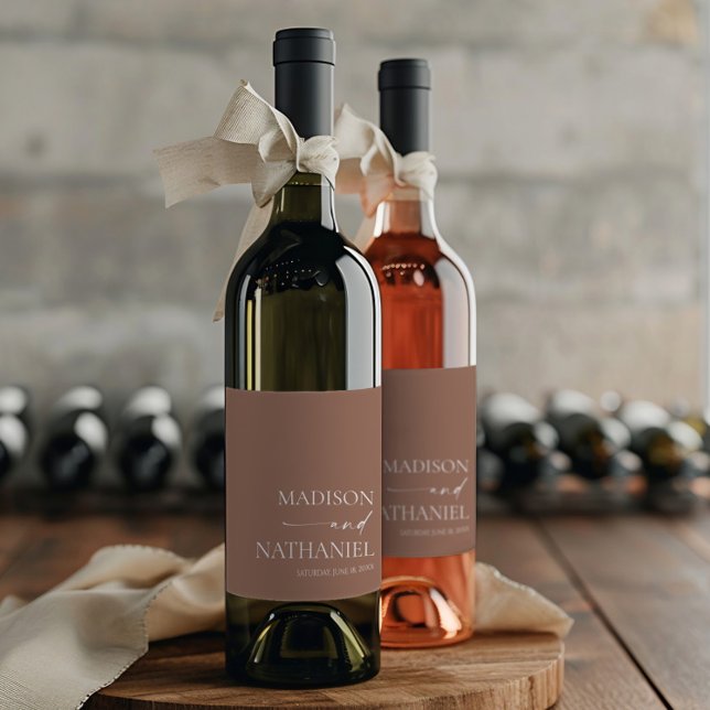 Modern Minimalistisk Elegant Mocha Mousse Bröllop Vinflaska Etikett (Skapare uppladdad)