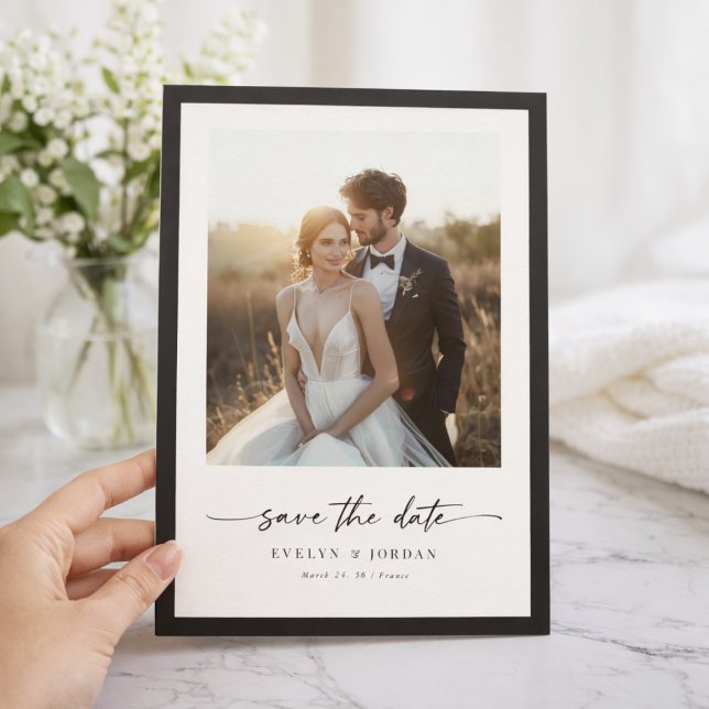 Modern minimalistisk elegant script svart ram foto spara datumet (Skapare uppladdad)