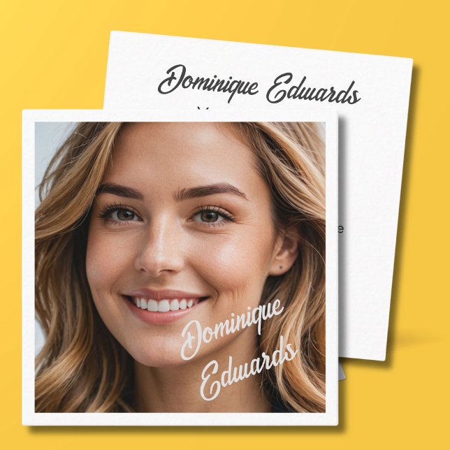 Modern, minimalistisk, enkel Photo Social Media Fyrkantigt Visitkort (Skapare uppladdad)