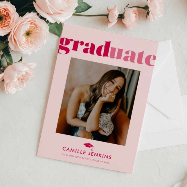 Modern Minimalistisk Foto-avgångsförklaring Inbjudningar (Fun Pink Photo Graduation announcement card)