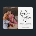 Modern minimalistisk foto Bröllop spara datum Magnet<br><div class="desc">Modern minimalistisk design har Bättre Tillsammans spara datum meddelande i ett kalligrafiskt skript.  Anpassa enkelt med information och bästa möjliga bild.</div>