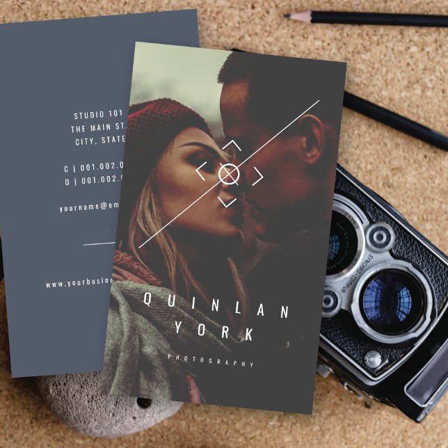 Modern minimalistisk fotograf med kamerafoptofoto visitkort (Modern Minimalist Camera Focus Photo Photographer Simple Business Card @ zazzle.com/color_therapy)