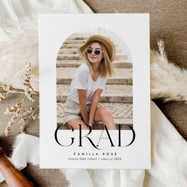 Modern minimalistisk fotoinbjudan till Arch Studen Meddelande (Black and White Modern Minimalist Arch Graduation Photo Invitation)