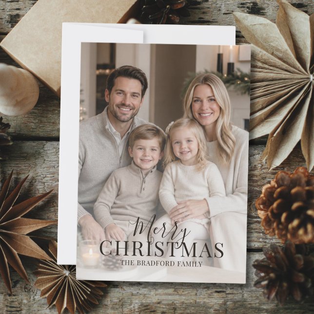 Modern minimalistisk julkort med foto (modern minimalist family photo card with personal note and photo on back on boho holiday scene)