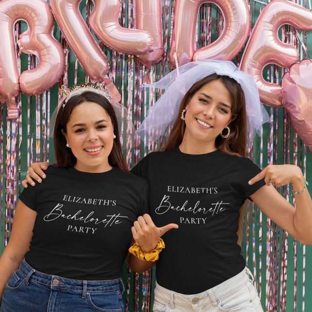 Modern Minimalistisk kalligrafi Bachelorette Party T Shirt (Customize to change your personalized text size or text style. Many colors of shirts to choose from.)