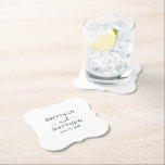 Modern minimalistisk kalligrafi Bröllop Underlägg Papper<br><div class="desc">Modern minimalistisk men ändå Elegant Ett par Namn och Datum Bröllop Pappra Underlägg. Kalligrafi. Svartvitt</div>