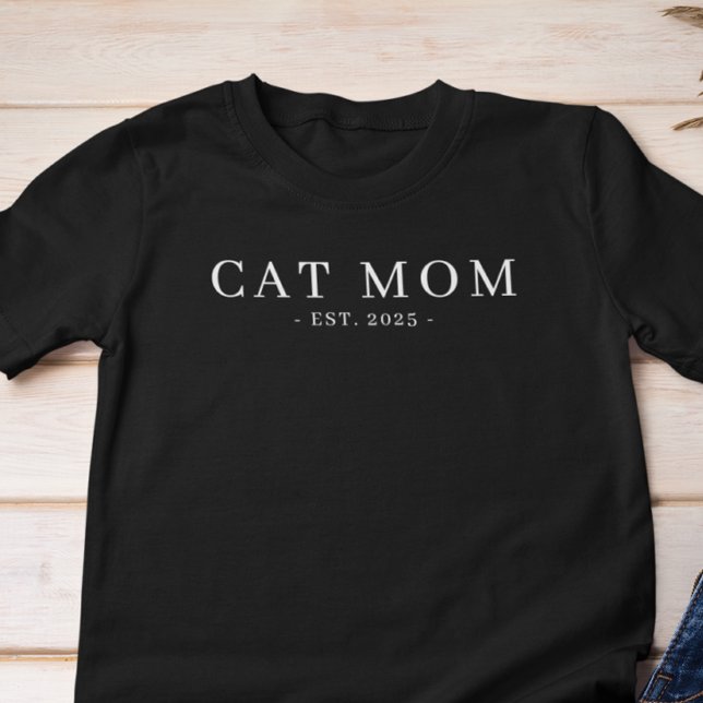 Modern Minimalistisk Kattmamma Etablerat Datum T Shirt (Skapare uppladdad)