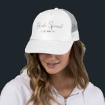 Modern minimalistisk mall Bride Squad Bridesmaid Keps<br><div class="desc">Bride Squad Bridesmaid Bröllop Bachelorette Script Text Namn Modern Elegant Minimalist Template Womens White Truckerkeps / Cap.</div>