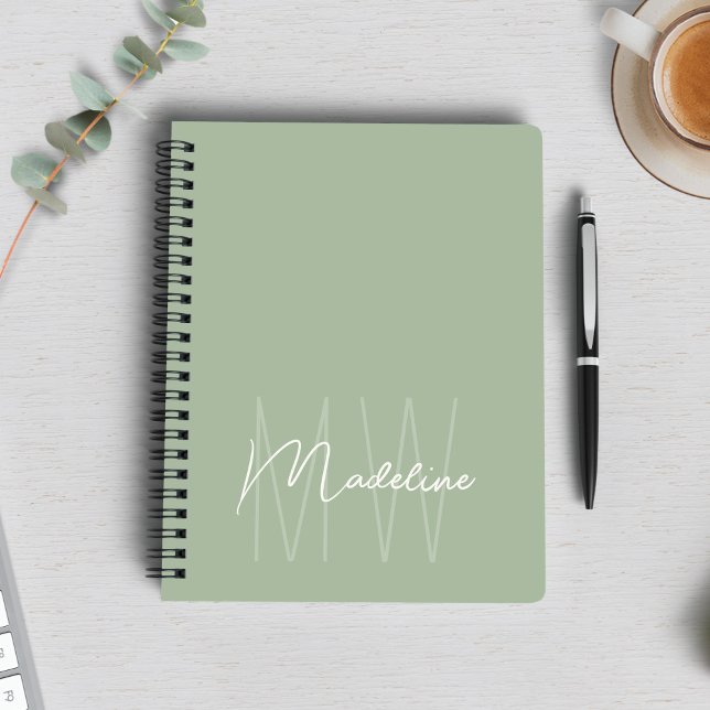 Modern Minimalistisk Monogram Ljust Sälggrönt Anteckningsbok (Modern Minimalist Monogram Light Sage Green Notebook by MINTIC DESIGN STUDIO)