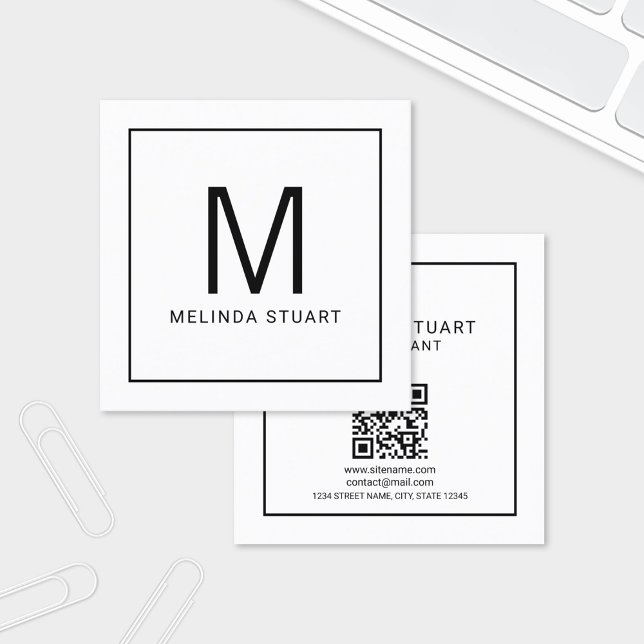 Modern minimalistisk monogram med QR-kod Fyrkantigt Visitkort (Skapare uppladdad)