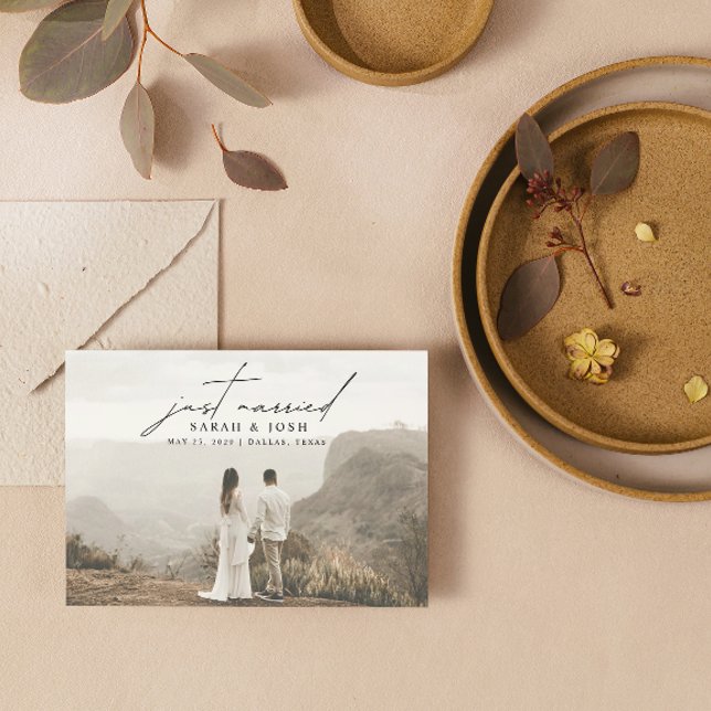 Modern minimalistisk Ny gifta 2-foto Bröllop Meddelande (Just Married! Share Our Joy with Our Wedding Announcement. 💍💌 [Customize Here])