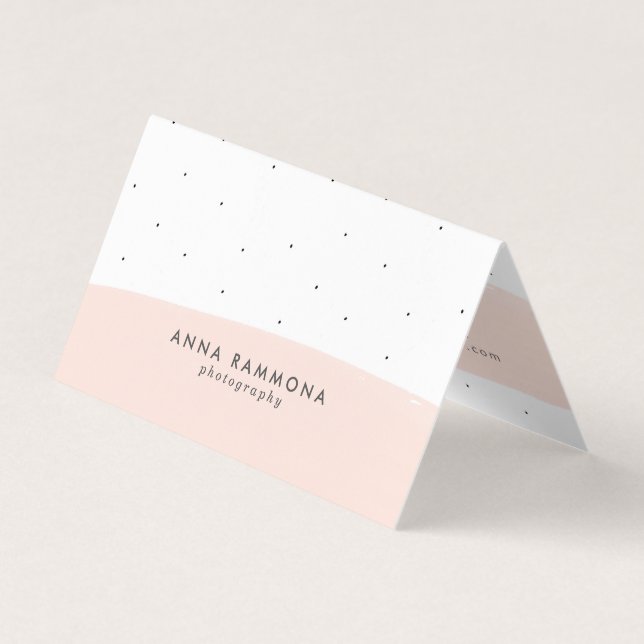Modern Minimalistisk pastel-rosa Brushstroke Visitkort (Framsida)