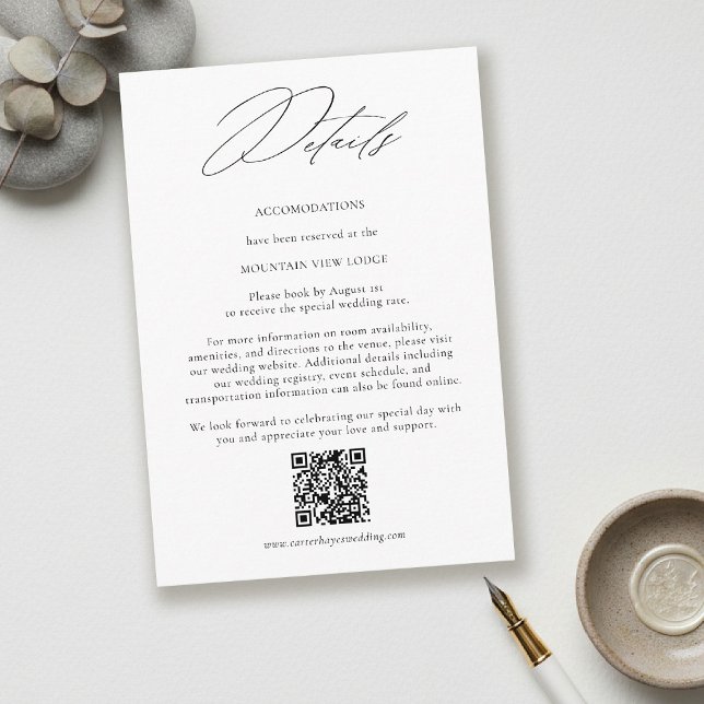 Modern Minimalistisk QR-kod Bröllopsdetaljer Tilläggskort (Single modern minimalist wedding stationery card flat lay, one card only, centered on a soft neutral)