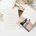 Modern minimalistisk romantisk skript, foto Bröllo Inbjudningar<br><div class="desc">Denna enkla inbjudan och elegant är perfekt för ett modernt bröllop. Utformningen har ett handskrivet teckensnitt och modern minimalistisk design. Designad att samordna med för inbjudan till "Natural Glam"-bröllop. Om du vill ändra namn, plats och datum för bröllop och annan information klickar du på "Anpassa". Om du vill flytta texten...</div>