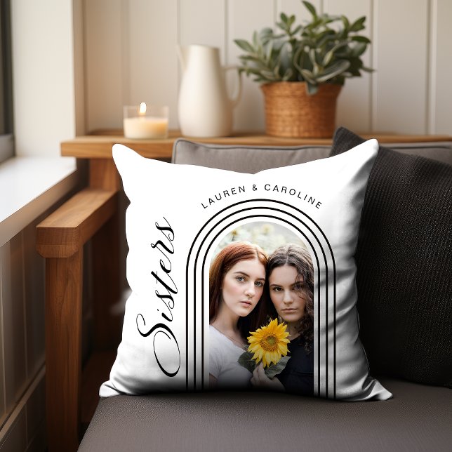 Modern minimalistisk sisters fotopatch kudde (Personalize with your photo and names for a thoughtful gift.)