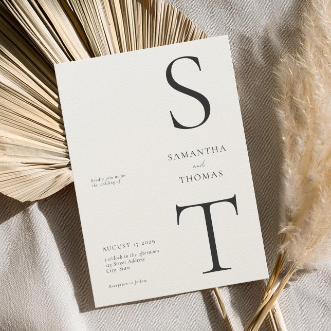Modern minimalistisk svart & Ecru Monogram Bröllop Inbjudningar (Skapare uppladdad)