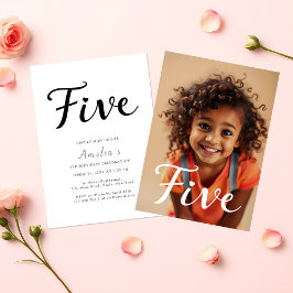 Modern minimalistisk svart skript 5:e födelsedag - inbjudningar