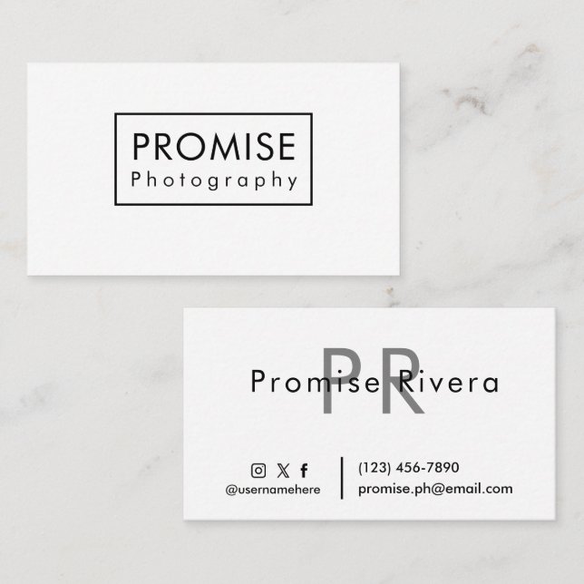 Modern minimalistisk svart, vit, blekvit typografi visitkort (Fram/baksida)