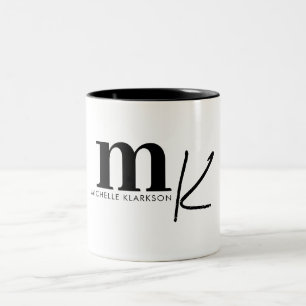 Modern minimalistisk svartvit monogram Två-Tonad mugg