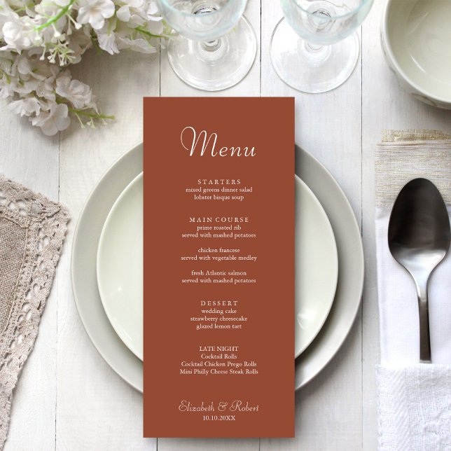 Modern Minimalistisk Terrakotta Platt Meny (Modern Minimalist Terracotta Flat Menu on a beautiful white wedding dinner table.)