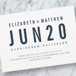 Modern   minimalistisk typografi Bröllop Spara Datumet<br><div class="desc">Den består av enkel och kontrasterande sans serif-typografi. Allt mot en ren blå bakgrund. Dessa inslag är enkla,  nonsens och moderna. Detta är designat av White Papper Birch Co. exklusiv för Zazzle. Finns här: http://www.zazzle.com/whitepaperbirch</div>
