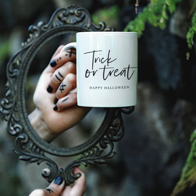 Modern minimigräns och behandling | HAPPY HALLOWEE Kaffemugg (Skapare uppladdad)