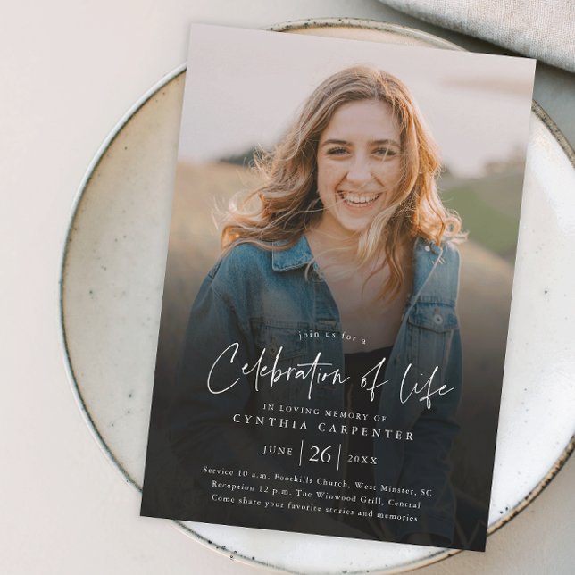 Modern minnesceremoni för livets firande inbjudningar (Modern handwritten script celebration of life photo memorial invitation.)
