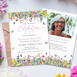 Modern minnesceremoni med blommor för att fira liv inbjudningar