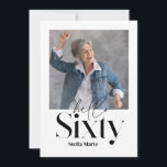 Modern minsta enkla svarta och vita 60-årsdag inbjudningar<br><div class="desc">Modern minimal typografi - enkel fotosvart och vit 60-årsinbjudan. En del av en contemporary.</div>