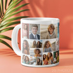 Modern minsta rutnät - 20 fotokollage jumbo mugg<br><div class="desc">Fotokollegium och enkla textblock för din typ. En modern modell med fotostödrastret gör detta till en modern och minimal design. Ett unikt sätt att fånga minnen och  dem med vänner och familj vid firande.</div>