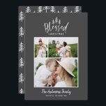 Modern minsta välsignade julbild julkort<br><div class="desc">Modern,  minsta välsignade helgdag av julfoto i rustik snyggt. Med modern hand plockade och träd. Backer färg kan anpassas.</div>