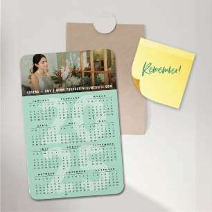 Modern Mint 2025 Calendar Simple Helgdag Photo Magnet