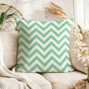 Modern mintgrön och vit chevron sicksack-ränder kudde