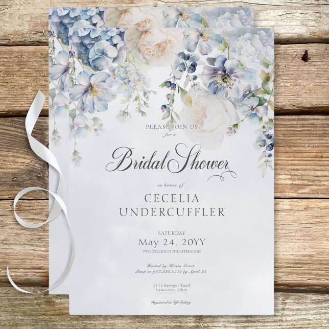 Modern Möhippa för blå och vit Blommigt Inbjudningar (Blue & White Floral Modern Bridal Shower Invitation)
