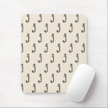 Modern monogram Brev Typewriter Typography Cream Musmatta<br><div class="desc">Cute modern skrivmaskin-typografi i monogram mönster med valfritt brev,  i svartvitt.</div>