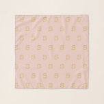 Modern Monogram Brev Typewriter Typography  Sjal<br><div class="desc">Cute modern skrivmaskin-typografi i monogram mönster med brev som du väljer,  på  och guld.</div>