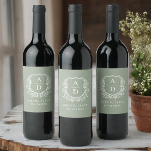 Modern Monogram Bröllop Sage Grönt Vapensköld Vinflaska Etikett