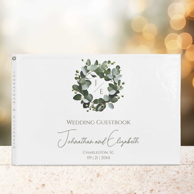 Modern monogram Eucalyptus Wandefrand Bröllop | Vi Gästböcker (White Modern Monogram Eucalyptus Wreath Wedding Guestbook)