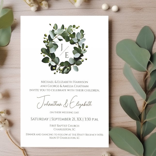 Modern monogram Eucalyptus Wandefrand Bröllop | Vi Inbjudningar (White Modern Monogram Eucalyptus Wreath Wedding Invitation)