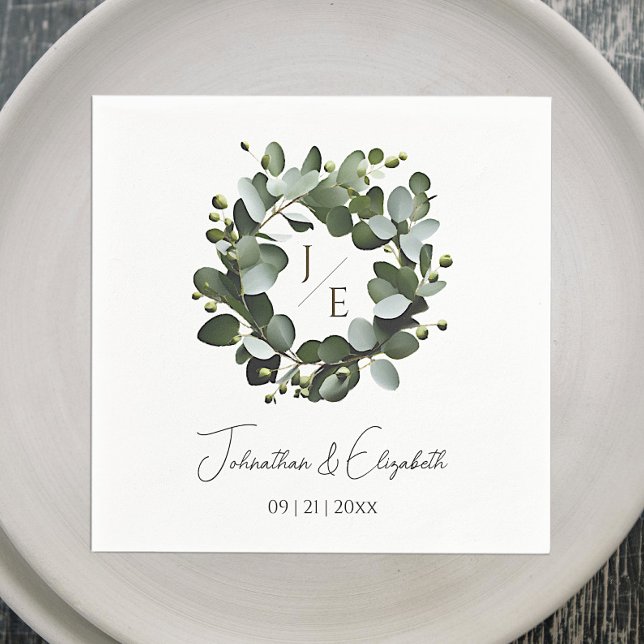 Modern monogram Eucalyptus Wandefrand Bröllop | Vi Pappersservett (White Modern Monogram Eucalyptus Wreath Wedding Napkin)