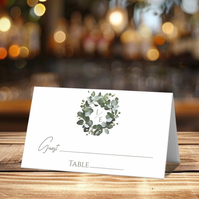 Modern monogram Eucalyptus Wandefrand Bröllop | Vi Placeringskort (White Modern Monogram Eucalyptus Wreath Wedding Place Card)