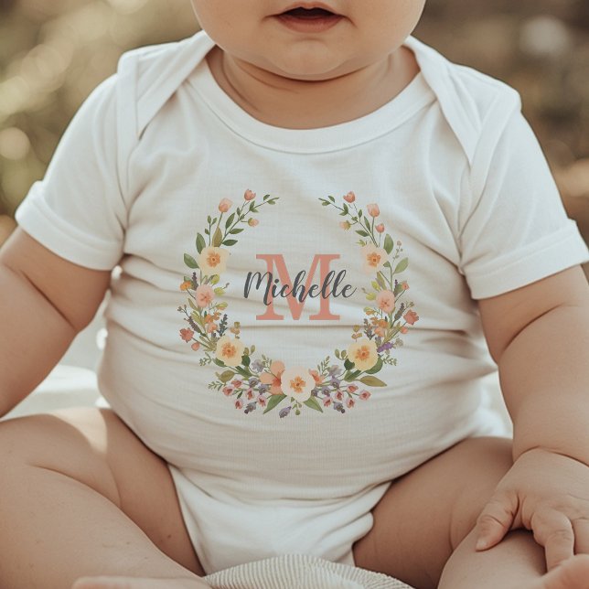 Modern monogram flickig rosettkrans personlig     t shirt (Skapare uppladdad)