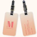 Modern monogram första Namn-persikofärgad gradient Bagagebricka<br><div class="desc">Modern nedre typografi av fodral,  minimalistisk första utformning som kan ändras för att anpassas,  tillsammans med detaljerna på motsatt sida. Persikofärgad övertoningsbakgrund.</div>