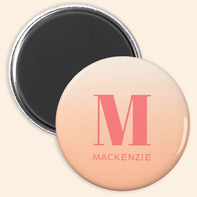 Modern monogram första Namn-persikofärgad gradient Magnet (Modern peach gradient monogram name initial personalized magnet)