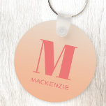 Modern monogram första Namn-persikofärgad gradient Nyckelring<br><div class="desc">Modern typografi,  minimalistisk,  första namn-utformning,  som kan ändras för att anpassa sig. Persikofärgad övertoningsbakgrund.</div>