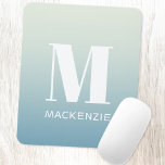 Modern monogram första Namn Teal Aqua-gradient Musmatta<br><div class="desc">Modern typografi,  minimalistisk,  första namn-utformning,  som kan ändras för att anpassa sig. Vit på en teal till akvablå havsövertoningsbakgrund.</div>
