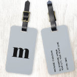 Modern monogram första pulverblått bagagebricka<br><div class="desc">Modern nedre typografi av fodral,  minimalistisk första utformning som kan ändras för att anpassas,  tillsammans med detaljerna på motsatt sida. Svart på en dammig pulverblå bakgrund.</div>
