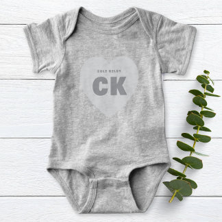 Modern Monogram Heart Newborn Grått Outfit Anpassn T Shirt