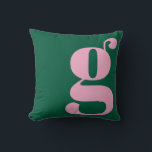 Modern Monogram Initial Letter Preppy Pink Green Kudde<br><div class="desc">This preppy monogram pillow features an oversized lowercase initial in pink against a deep green background. The bold, modern letterform adds personality and charm to teen rooms, dorms, and cozy spaces. Its clean, stylish look makes it easy to mix with colorful decor or classic prep accents. A fun, expressive design...</div>